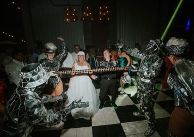 Novios disfrutando - Ibar Banquetes